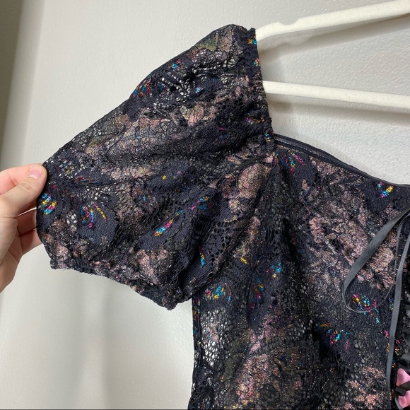 NWT Sugar Thrillz Iridescent Lace Cropped Bustier with Lace Up Front Puff Sleeve - Picture 4 of 10